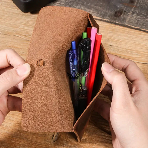 Personalisierbares Stifte- und Federmäppchen aus Leder – Voyageur Spool – 4/9