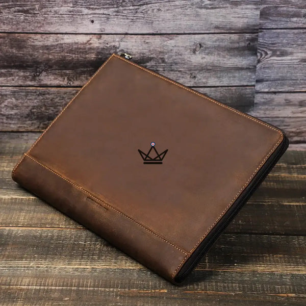 Personalisierbare MacBook-Hülle 13" und 14" aus Leder — Voyageur TRAVERSÉE – 8/15