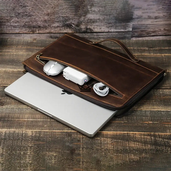 Personalisierbare MacBook-Hülle 13" und 14" aus Leder — Voyageur TRAVERSÉE – 10/15