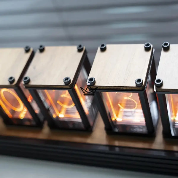 Nixie-Röhrenuhr aus Walnussholz, 6 Ziffern - ANODIA