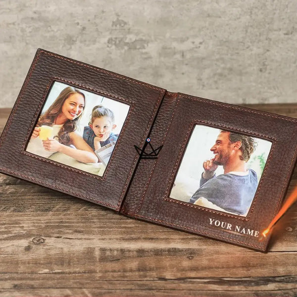 Personalisierbarer, aufklappbarer Leder-Doppelbilderrahmen — Voyageur SOUVENIR
