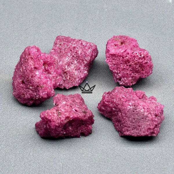 Rohe Mineralien zum Sammeln, 4er-Pack Steine nach Wahl oder 100-g-Beutel — LITHOS, Roter Korund / Beutel 100 g