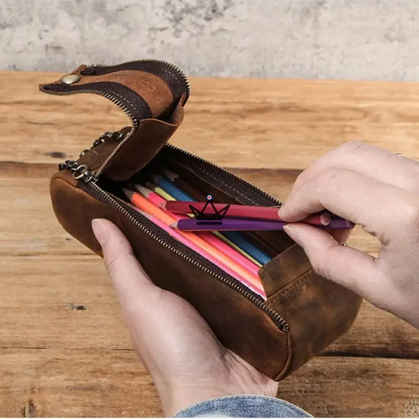Personalisierbares Stifteetui aus Leder — Voyageur SKETCH – 5/8