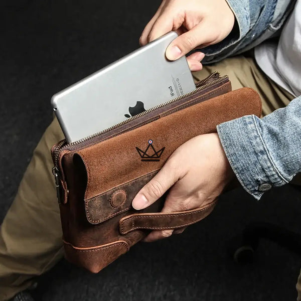 Personalisierbare iPad mini-Organizer-Tasche aus Leder mit Handschlaufe — Voyageur MANUSCRIT – 2/10