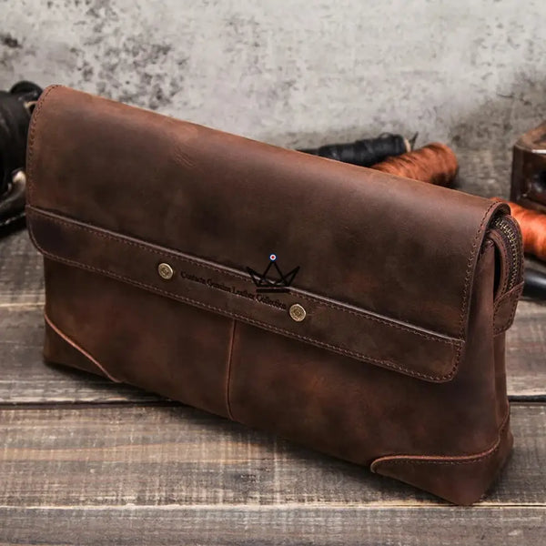 Personalisierbare iPad mini-Organizer-Tasche aus Leder mit Handschlaufe — Voyageur MANUSCRIT – 7/10