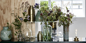 Des Fleurs en Vitrine : Comment Mettre en Valeur vos Bouquets avec des Vases Uniques