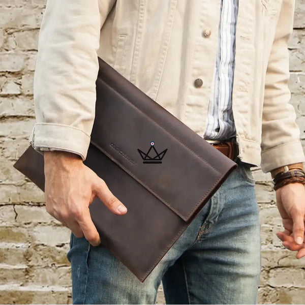Personalisierbare Macbook-Hülle aus Leder 13"-14" - Voyageur MISSIVE
