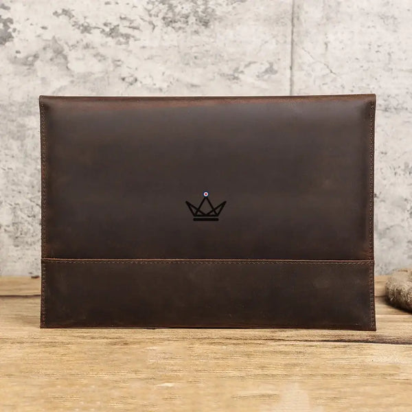 Personalisierbare Macbook-Hülle aus Leder 13"-14" - Voyageur MISSIVE