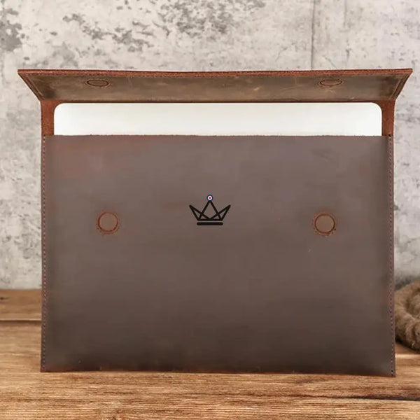 Personalisierbare Macbook-Hülle aus Leder 13"-14" - Voyageur MISSIVE