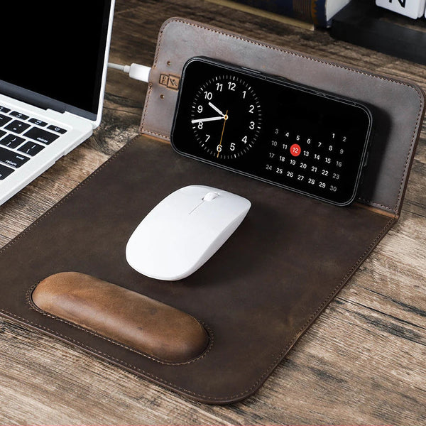 Personalisierbares Mauspad aus Leder mit kabelloser Ladefunktion – Voyageur Magellan