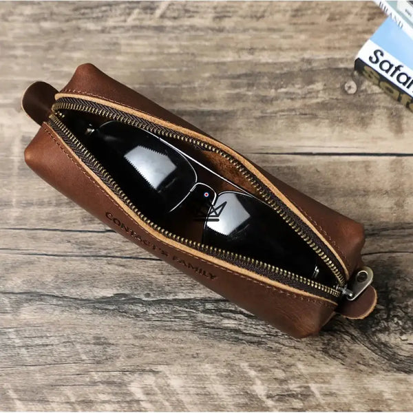 Kulturtasche aus Leder, personalisierbar – Stifte & Brillen – Orion Reisender