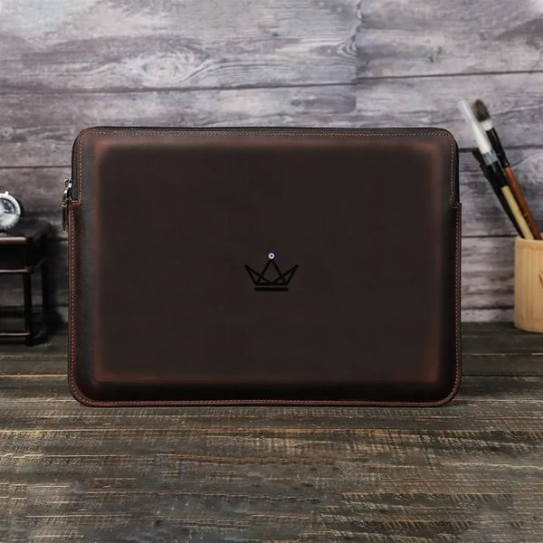 Personalisierbare Lederhülle für MacBook AIR & PRO – Voyageur Centurion