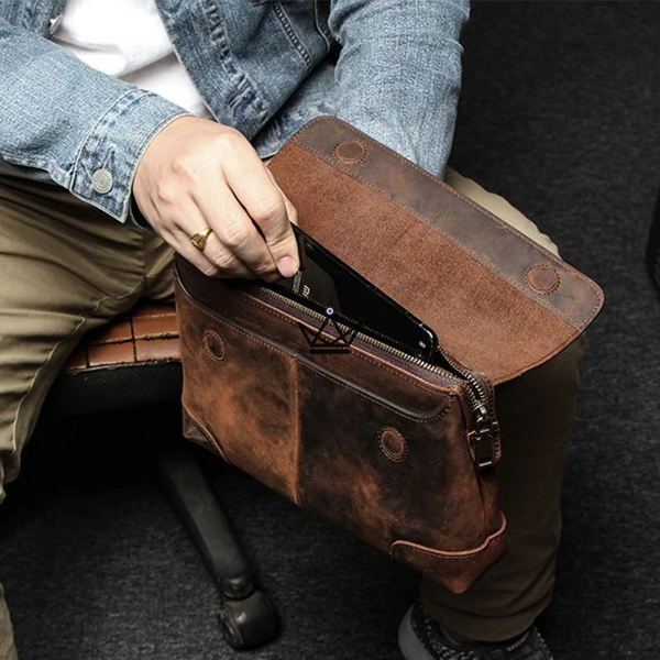 Personalisierbare iPad mini-Organizer-Tasche aus Leder mit Handschlaufe — Voyageur MANUSCRIT – 3/10