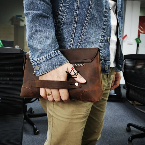 Personalisierbare iPad mini-Organizer-Tasche aus Leder mit Handschlaufe — Voyageur MANUSCRIT – 4/10